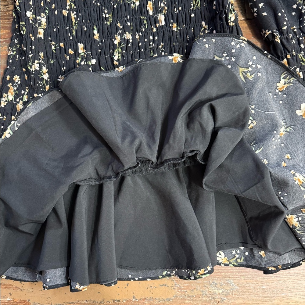 We’re All Pretty Girls Floral Smocked Sweetheart Neck Puff Sleeve Dress Sz S💚🍄 - Picture 10 of 11